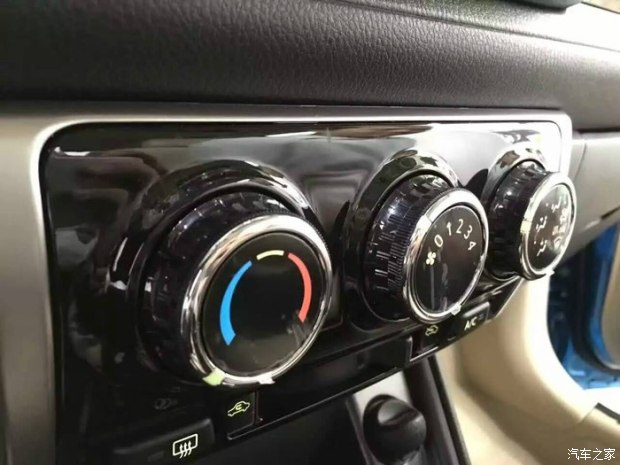 细节小改 曝新款YARiS L 致炫内饰谍照