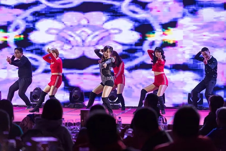 《爵士舞》 华运通店