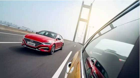 【安全驾驶】冬季开窗除雾冷飕飕,车窗起雾如何破?